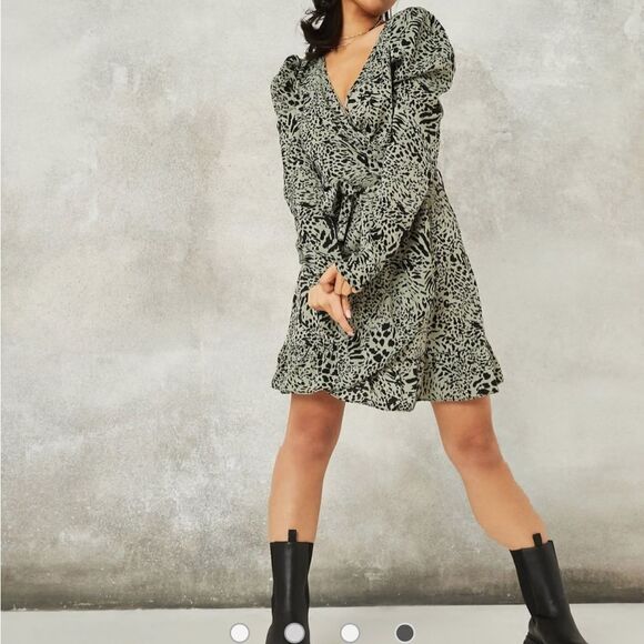 Misguided Green Animal Print Surplice Ruffle Dress. Size 6. - Picture 4 of 12